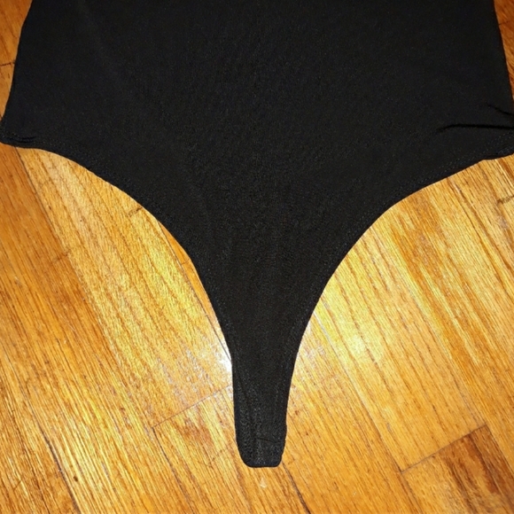 Leith V-neck Bodysuit - Picture 6 of 7